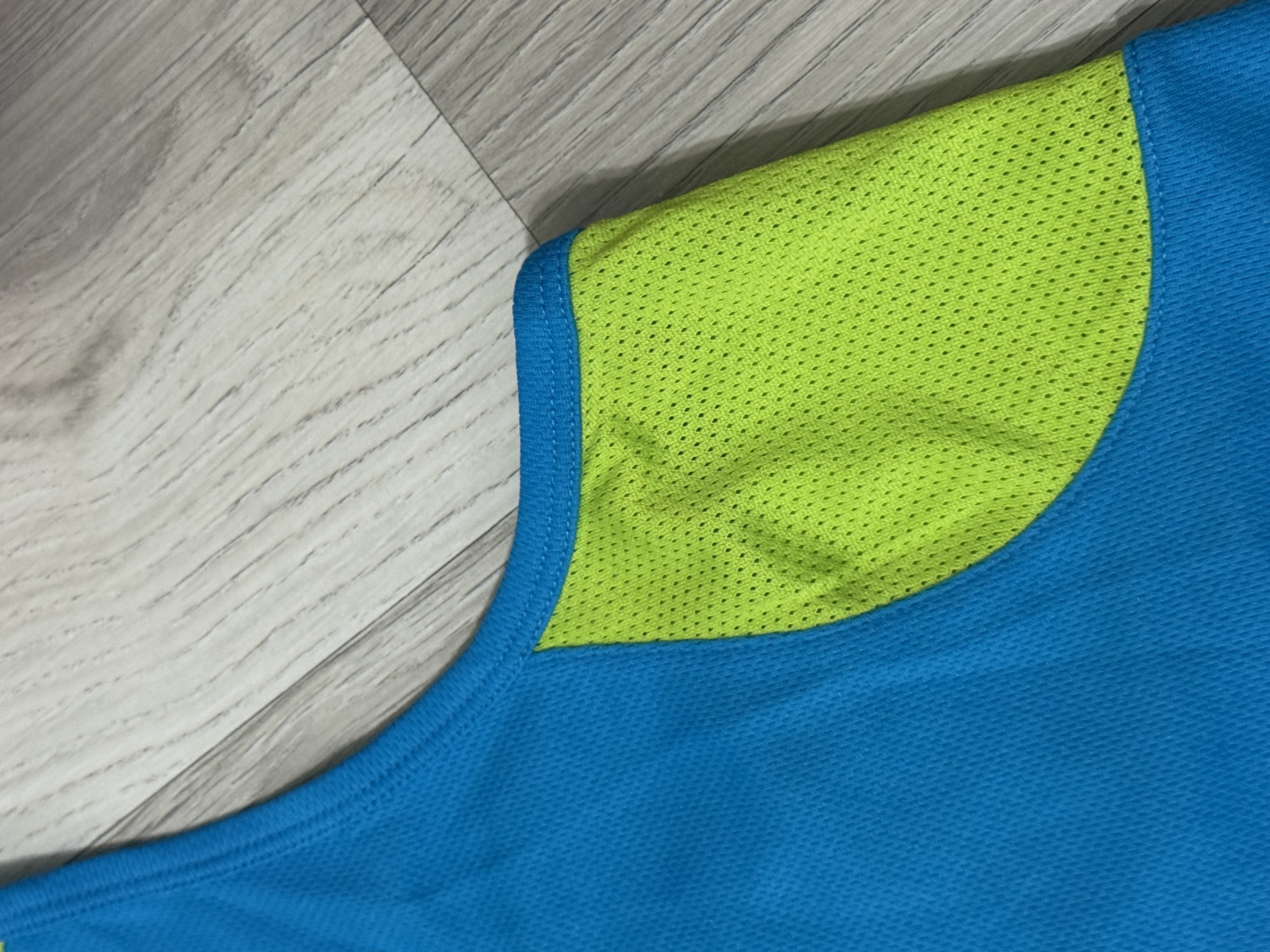 تاپ ورزشی زنانه کد ۸۱۱۹